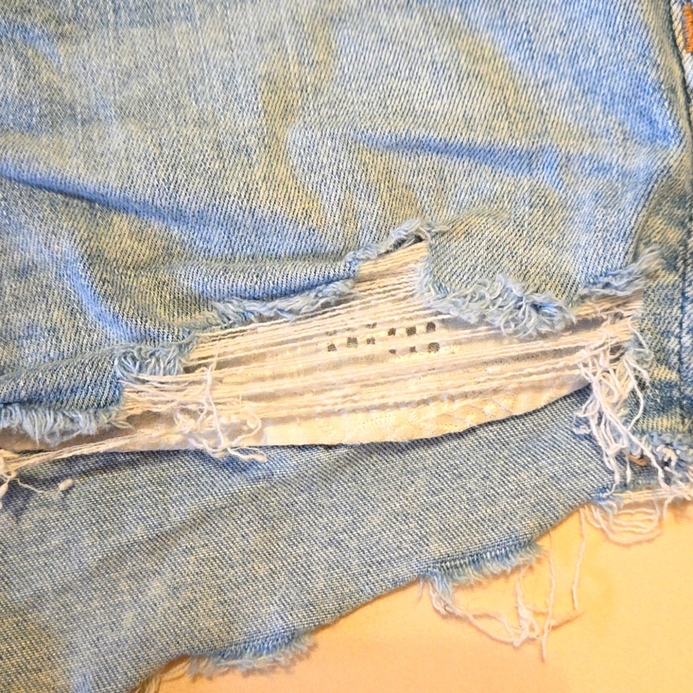 American Eagle Shortie with Eyelet Pockets - Picture 3 of 5